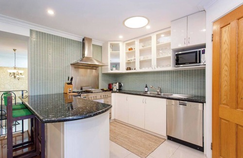 Fremantle House | Enjoy a comfortable experience at this extremely central Fremantle house