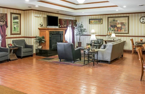Ann Arbor House | Enjoy a Comfortable Stay! W/ an indoor Pool