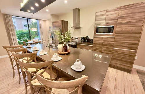 Florida Central Atlantic Coast House | Enjoy a cozy and unique stay in the heart of Magic Village.