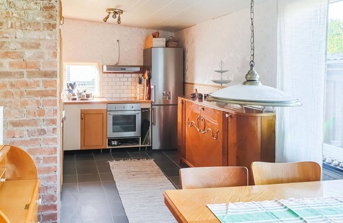Kosta House | Enjoy a family vacation with fun in this cottage near two zoos.