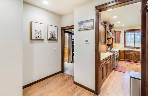 Cle Elum House | Enjoy a Free Luxury Upgrade+Spa+Game Room & Pet Friendly/3Mins Lodge