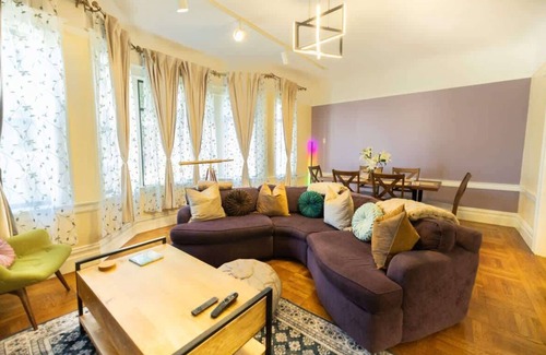 Nob Hill House | Enjoy a Golden Gate view in your 3BD Nob Hill home