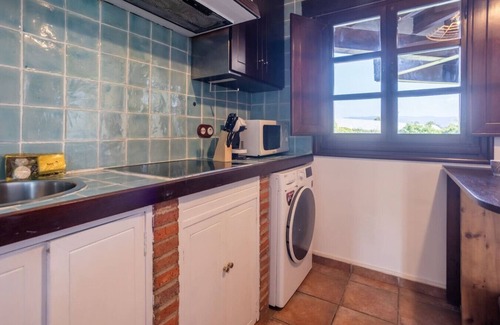 Lloreda Apartment | Enjoy a great time with family & friends at coast