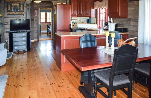 Nissedal House | Enjoy a great vacation in this cottage near a fishing lake