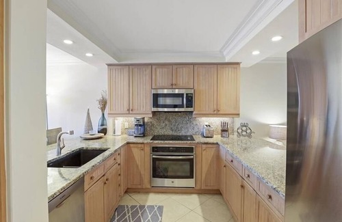Park Shore Condo | Enjoy a Gulf view in this updated unit - WS1003