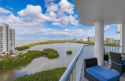 Park Shore Condo | Enjoy a Gulf view in this updated unit - WS1003