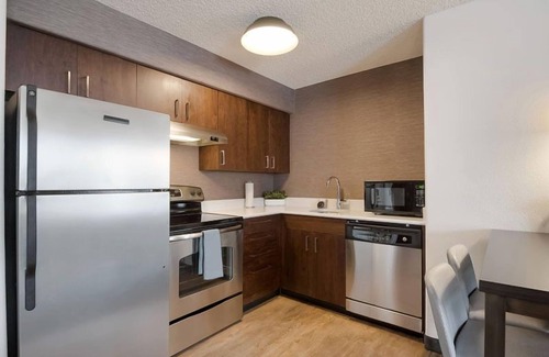 Reno/Tahoe Airport Resort | Enjoy a Hassle-Free and Suiting Stay! 2 Modern Units, Full Kitchen, Pets Allowed