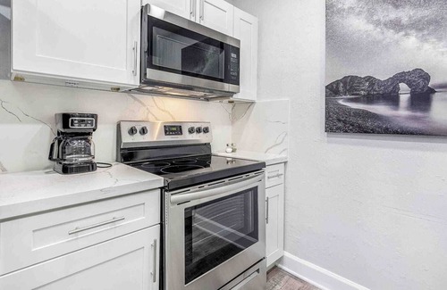 Fort Lauderdale House | Enjoy a luxurious experience at this remodeled luxury home
