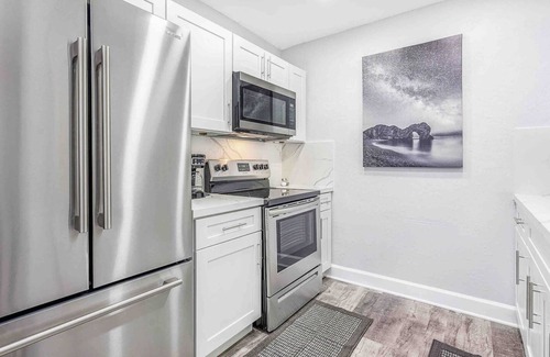 Fort Lauderdale House | Enjoy a luxurious experience at this remodeled luxury home