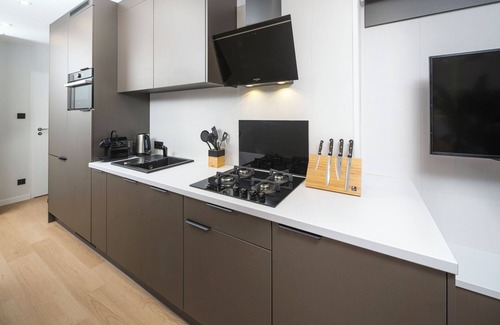 Lieren House | Enjoy a luxury holiday home in the wooded nature of the Veluwe, featuring modern amenities, air conditioning, and a stylish pergola for optimal comfort.
