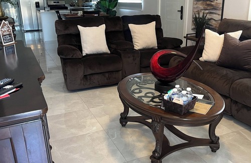 Portmore House | Enjoy a peaceful escape in our 3-bedroom Villa in Portmore with WiFi, AC.
