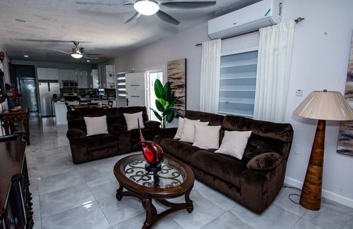 Portmore House | Enjoy a peaceful escape in our 3-bedroom Villa in Portmore with WiFi, AC.