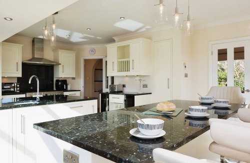 Nettlestone Apartment | Enjoy a peaceful stay at this charming 3-bedroom, dog-friendly house in Pondwell.