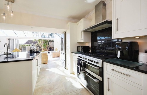 Nettlestone Apartment | Enjoy a peaceful stay at this charming 3-bedroom, dog-friendly house in Pondwell.