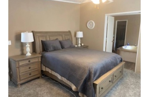 Hugo House | Enjoy a Red River Country Getaway