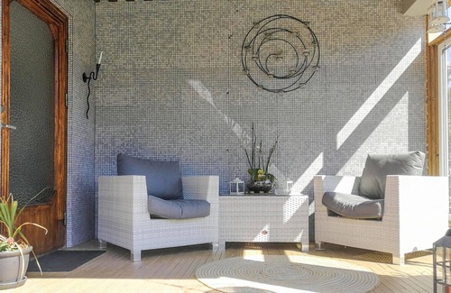 Ljusfallshammar House | Enjoy a relaxing vacation in this comfortable house with lake view and pool.