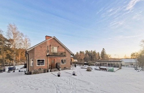 Ljusfallshammar House | Enjoy a relaxing vacation in this comfortable house with lake view and pool.