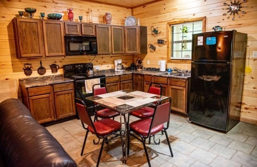 Lindale Cabin | Enjoy a Rustic Chic Cabin in East TX!