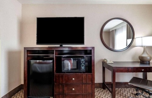 Troutdale House | Enjoy a spectacular setting and a relaxing stay just minutes from Portland