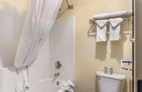 Troutdale House | Enjoy a spectacular setting and a relaxing stay just minutes from Portland