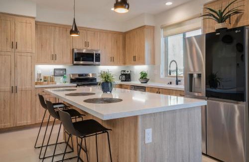 La Quinta House | Enjoy a stay @ Casa de Fore!Play! New Townhome!