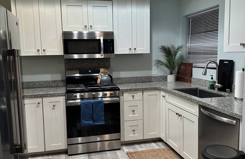 Palm Springs Condo | Enjoy a stylish experience at a centrally-located place. Pictures upon request.