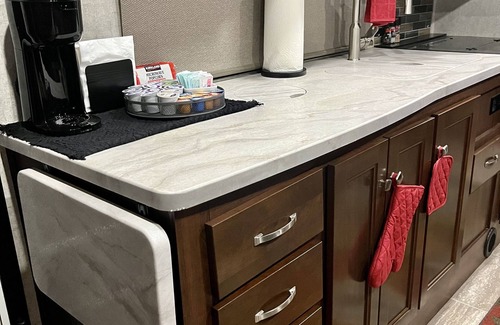 Tri-Cities House | Enjoy a Taste of Ultimate Freedom in this Clean, Comfy, Cozy 31’ RV!