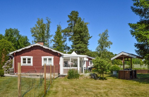 Malmkoping House | Enjoy an unforgettable time in this vacation home with pool and sauna!