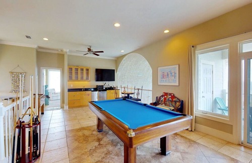 St. George Island House | Enjoy Beachfront Vistas from Prvt. Pool and Decks! Plantation, Pets Welcome, 6BR/6BA "Aqua Vista"