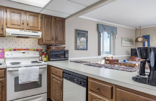 Midtown Ocean City Condo | Enjoy beautiful ocean views from Atlantic View 302