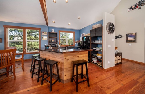 Kiwanda Shores House | Enjoy Bliss in Pacific City, Dogs OK, Walk to Beach, Close to Town, Deck