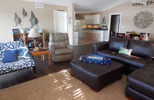 Rocky Mount House | Enjoy Breathtaking Views At This Relaxing Large Family-Friendly Lakehome
