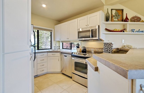 Century West Condo | Enjoy Deschutes River Views from Beautiful 2-Bedroom Mt. Bachelor Village Condo