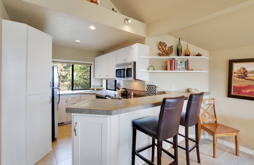 Century West Condo | Enjoy Deschutes River Views from Beautiful 2-Bedroom Mt. Bachelor Village Condo