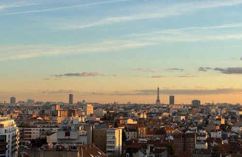 Colombes House | Enjoy Eiffel Tower Views from Our Home, just 20 Minutes to Paris Center