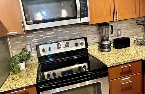Moraine House | Enjoy Entire Townhome in the Heart of Suburbs