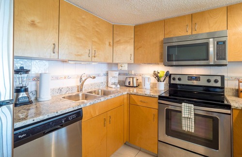 Seven Mile Beach Condo | Enjoy Gorgeous Views & Sunsets Right from the Patio of this Oceanfront Unit!