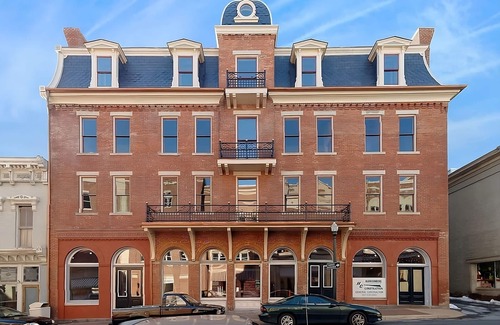 Staunton House | Enjoy Historic Vibes & Modern Comforts | Indoor Swimming Pool