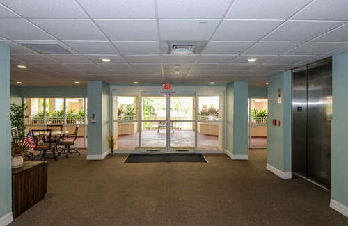 Venice Groves Apartment | Enjoy Living in Paradise! Whittier Manor provides 55+ first class Florida living