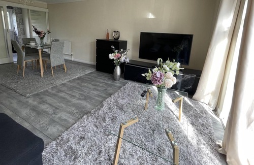 Highams Park Other | Enjoy lovely 4 bed Apartment with garden