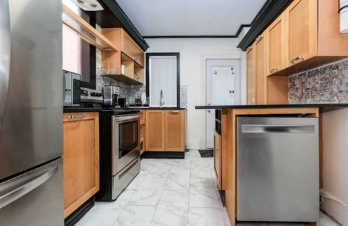 Bridgeview Apartment | Enjoy lovely view of Detroit River
