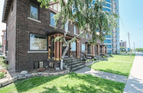 Bridgeview Apartment | Enjoy lovely view of Detroit River