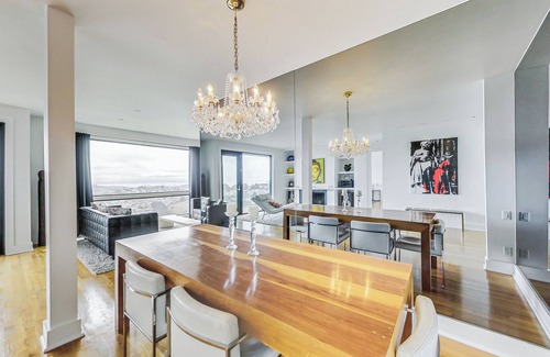 Eureka Valley House | Enjoy luxury-level living in San Francisco, in this spacious, comfortable house with modern appointments, free street parking and gorgeous views.
