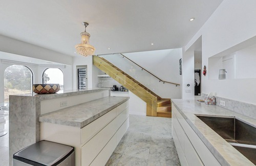 Eureka Valley House | Enjoy luxury-level living in San Francisco, in this spacious, comfortable house with modern appointments, free street parking and gorgeous views.
