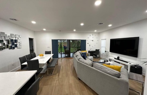 Hallandale Beach House | Enjoy our brand new home close to Hollywood in Hallandale Beach!