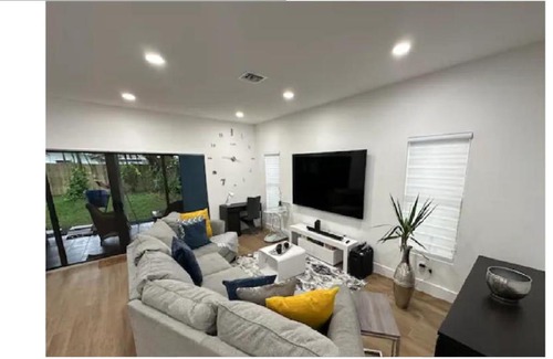 Hallandale Beach House | Enjoy our brand new home close to Hollywood in Hallandale Beach!