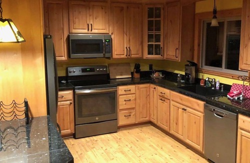 Pioneer Trail Cabin | Enjoy OurPvCabin! Near Beach front, ski resorts & casinos!