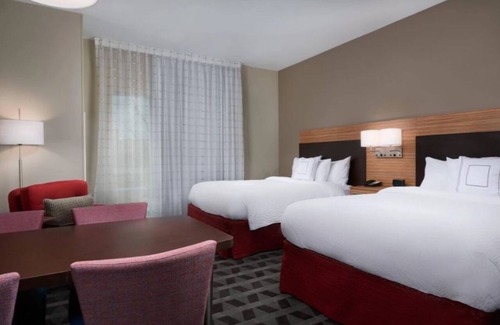 Lake Worth Hotel | Enjoy Outdoor BBQs & More from Your Comfortable Queen Suite - 2 Units