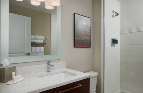 Lake Worth Hotel | Enjoy Outdoor BBQs & More from Your Comfortable Queen Suite - 2 Units
