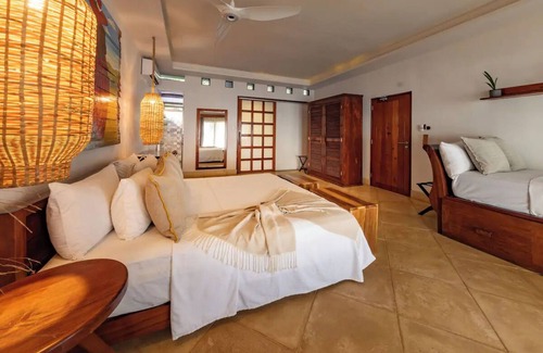 Little Corn Island Hotel | Enjoy Paradise Beach at Charming Tropical Villa in Little Corn Island, Pool